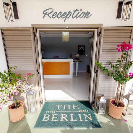 T H E Berlin Studios And Suites Vrasná Kültér fotó