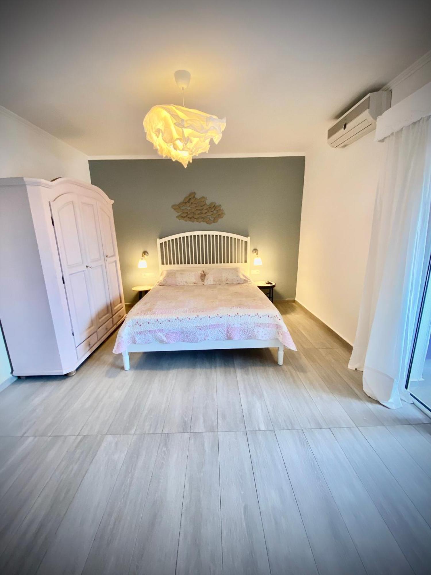 T H E Berlin Studios And Suites Vrasná Kültér fotó