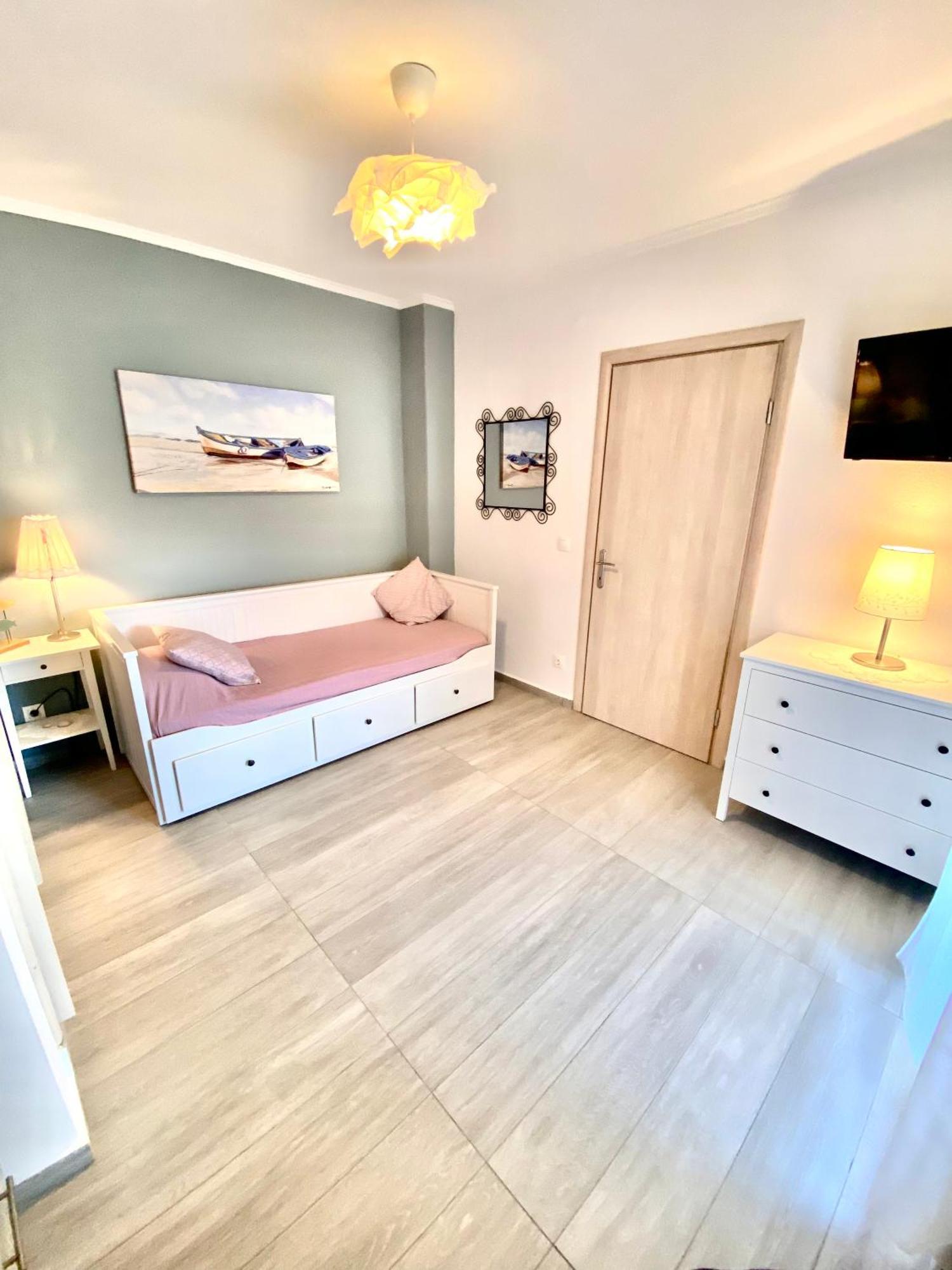 T H E Berlin Studios And Suites Vrasná Kültér fotó
