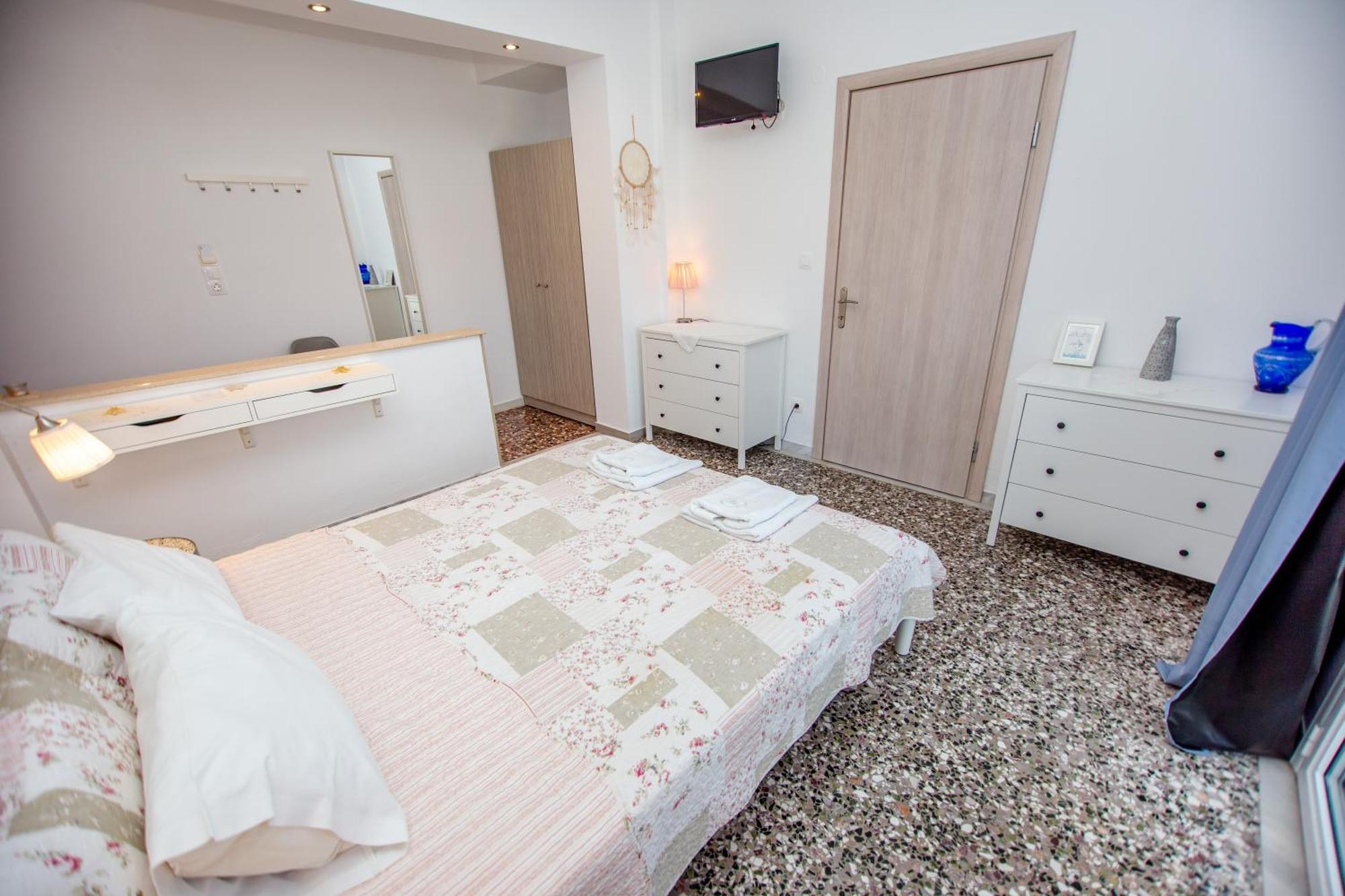 T H E Berlin Studios And Suites Vrasná Kültér fotó