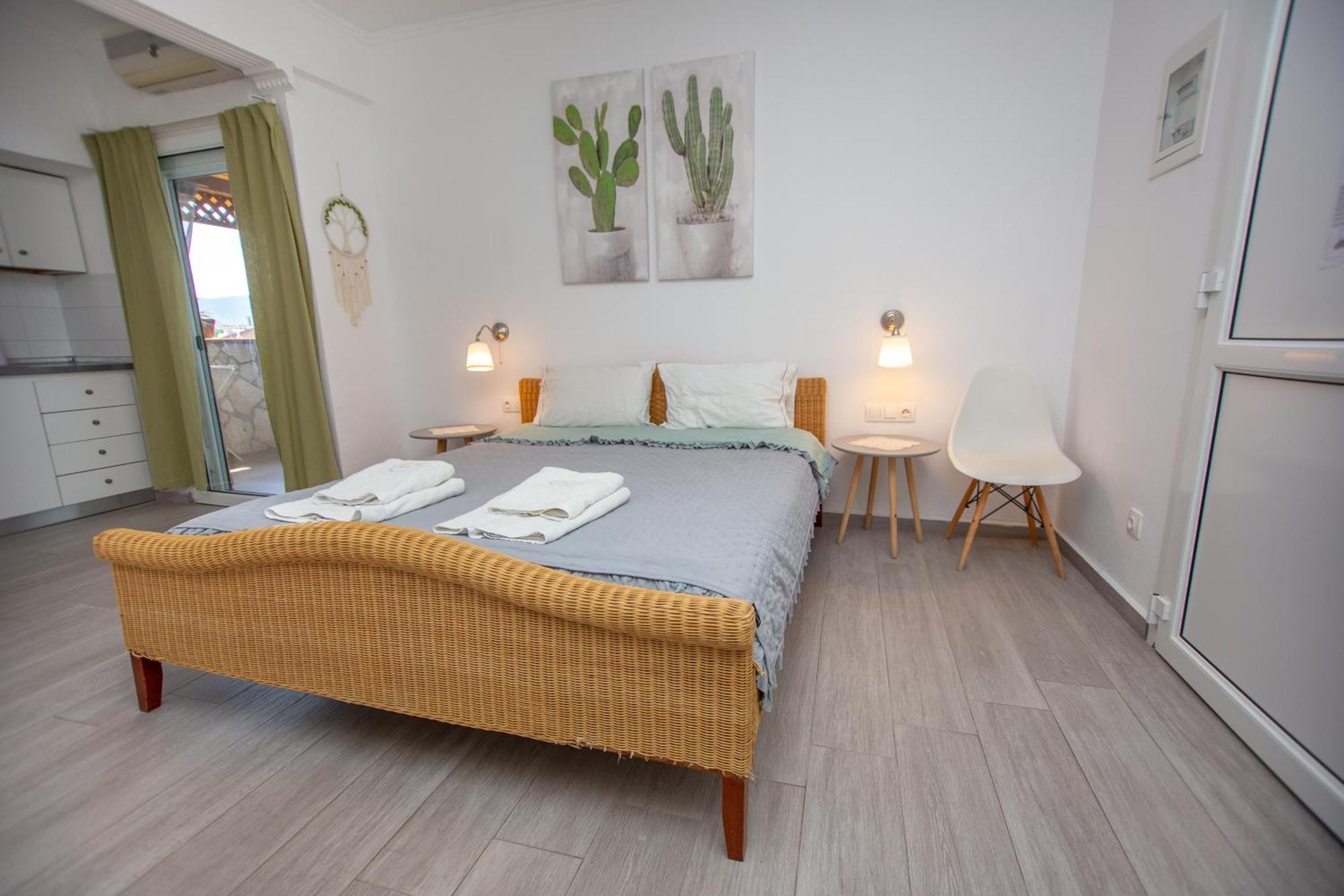 T H E Berlin Studios And Suites Vrasná Kültér fotó