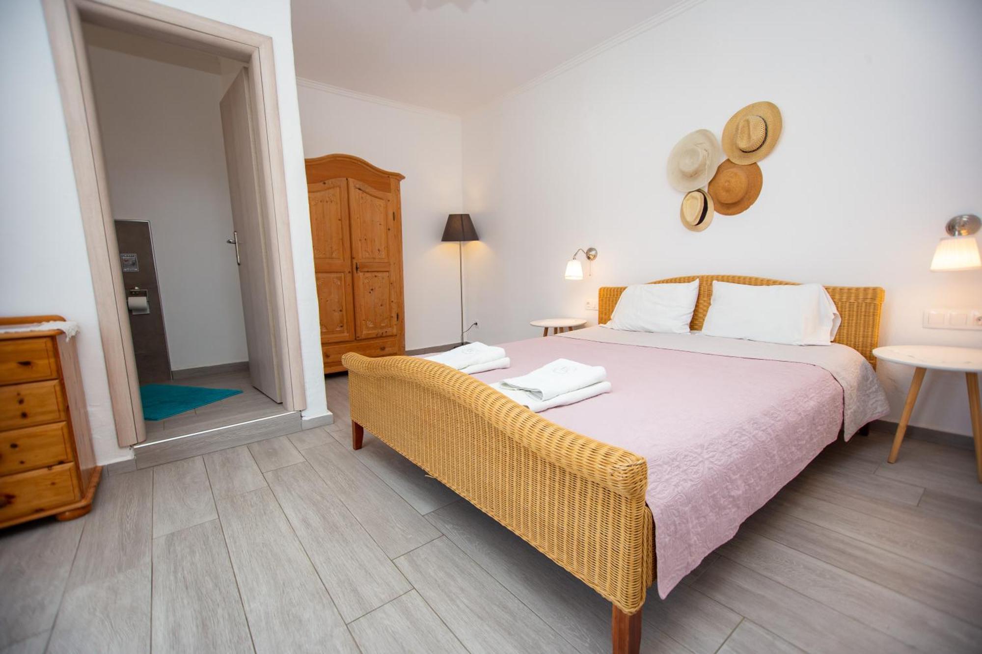 T H E Berlin Studios And Suites Vrasná Kültér fotó